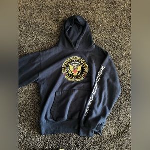 dark blue Washington D.C hoodie. size medium